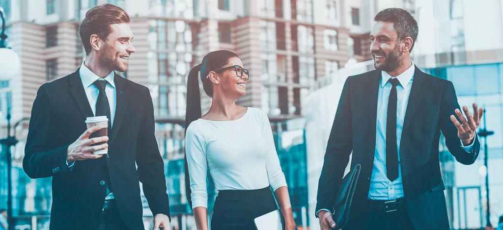 Mennesker der snakker om Microsoft Dynamics 365